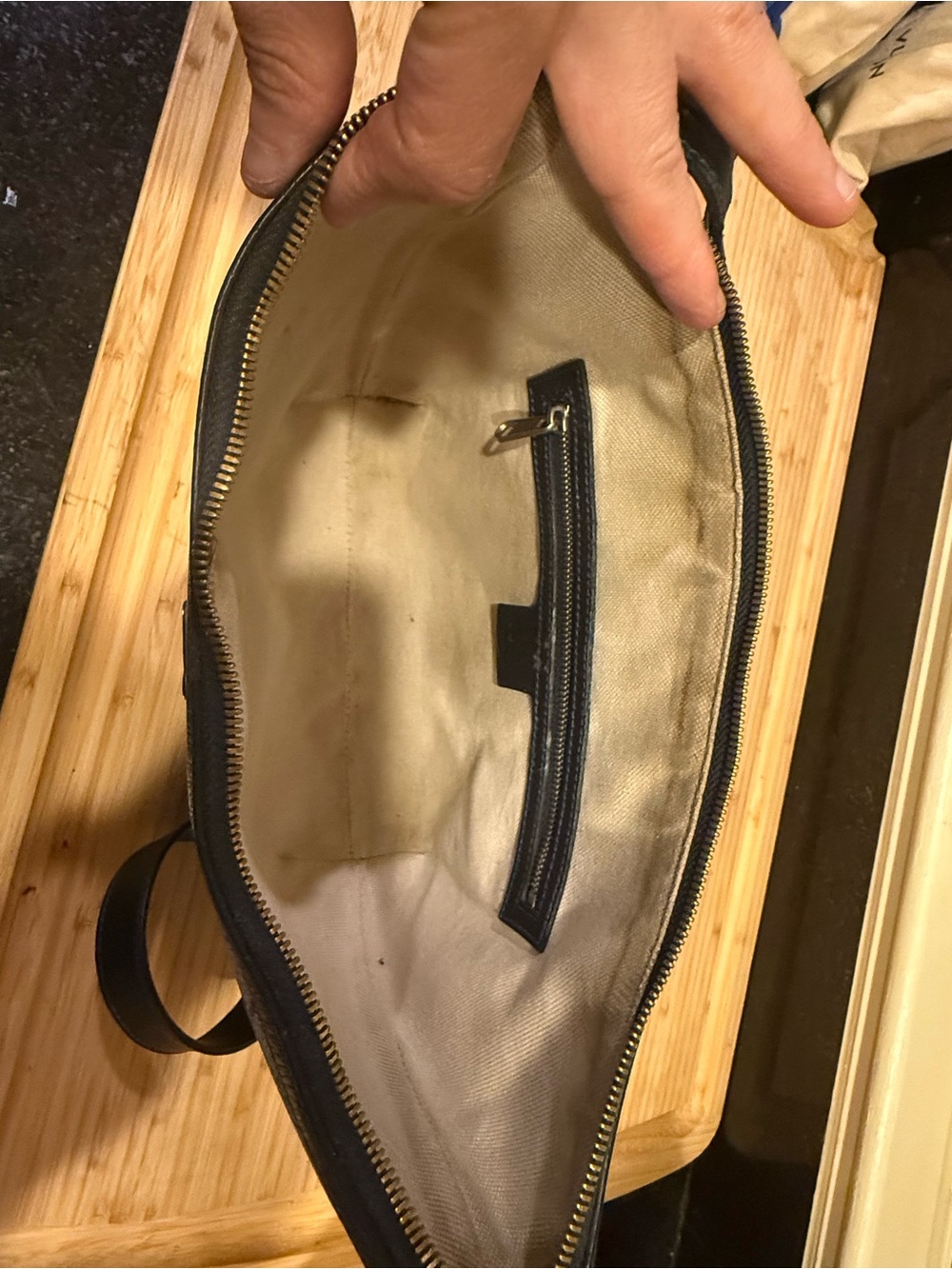 authentic Gucci Beige GG Supreme Canvas Crossbody with Red & Blue Stripe - Picture 9 of 12